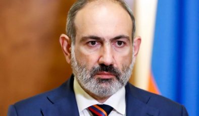 Paşinyan hükümetinden Ermenistan’ı karıştıran ‘tarih dersi’ kararı