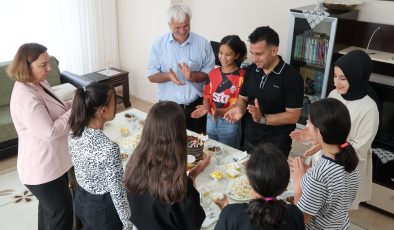 Devlet Korumasındaki çocuklara doğum günü süprizi